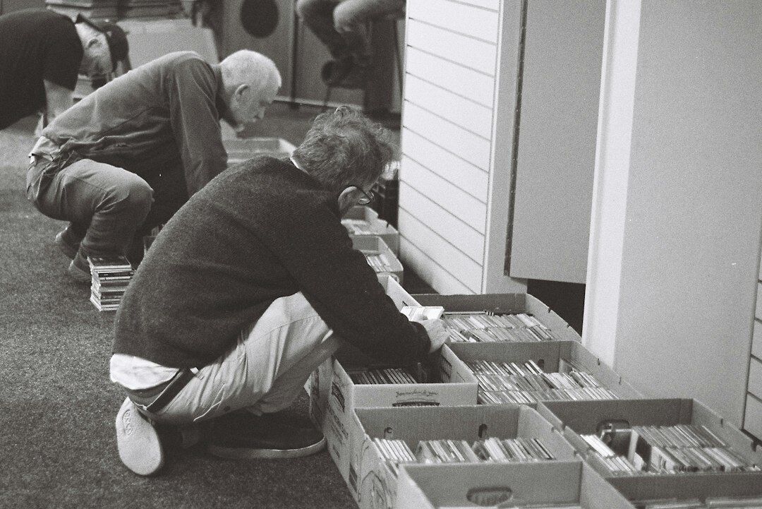 Investigative journalists reviewing documents in a Lisbon newsroom
